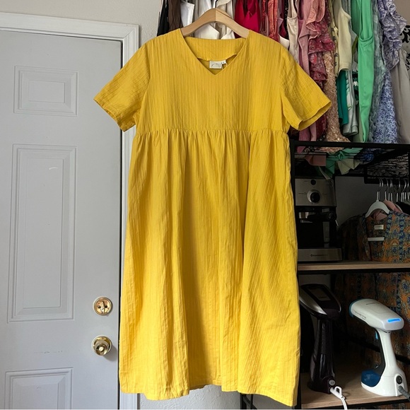 love, olive co Dresses & Skirts - NWT LOVE, OLIVE CO yellow striped fabric v neck babydoll short sleeve mini